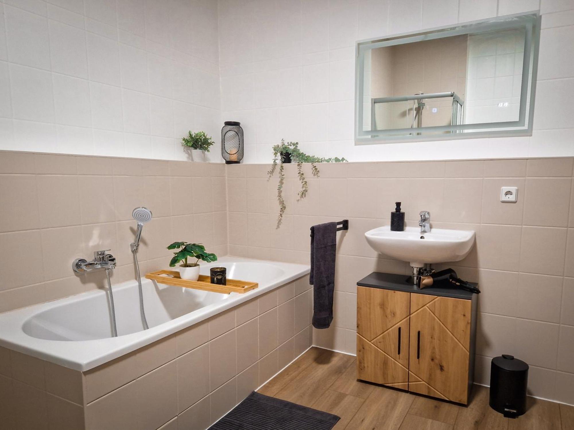 Grosszuegige Altstadtwohnung Lara Fuer 6 Personen Weißenfels Extérieur photo